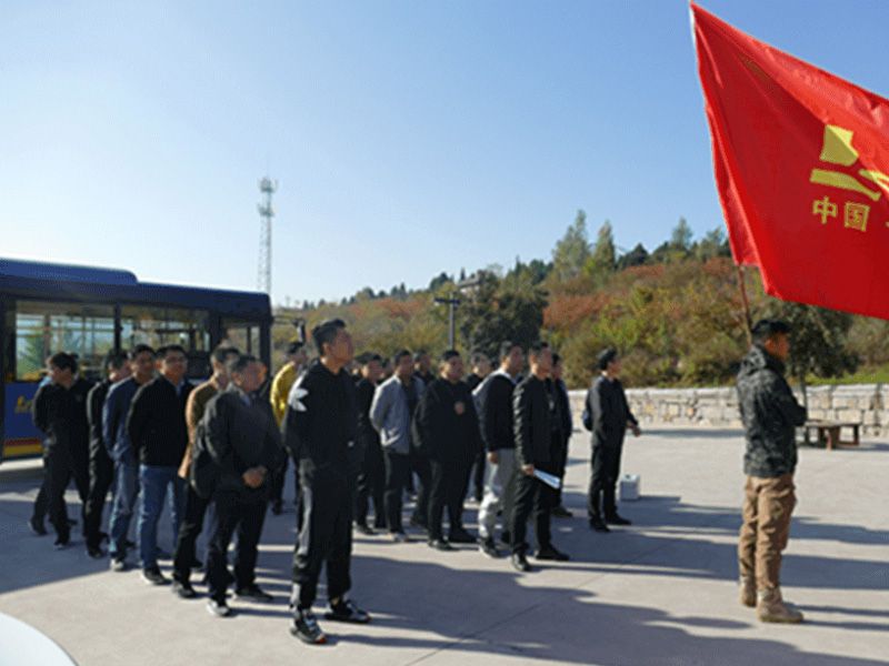 公司舉行中高層青年管理人員“凝心聚力，贏(yíng)在團隊”拓展訓練活動(dòng)